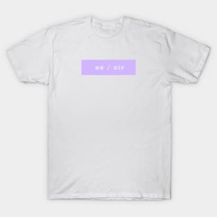 xe / xir - purple T-Shirt